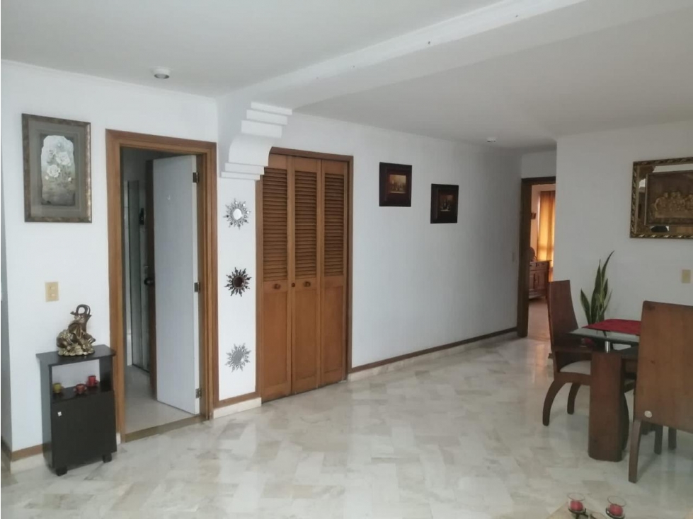 CENTRO DE MEDELLIN EXCELENTE APTO REMODELADO EN EDIFICIO GRAN METRAJE — foto 4