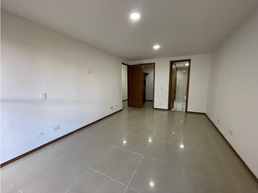 SABANETA AMPLIO APTO EN LA URBANIZACION RUISEÑOR DOBLE BALCON — foto 3