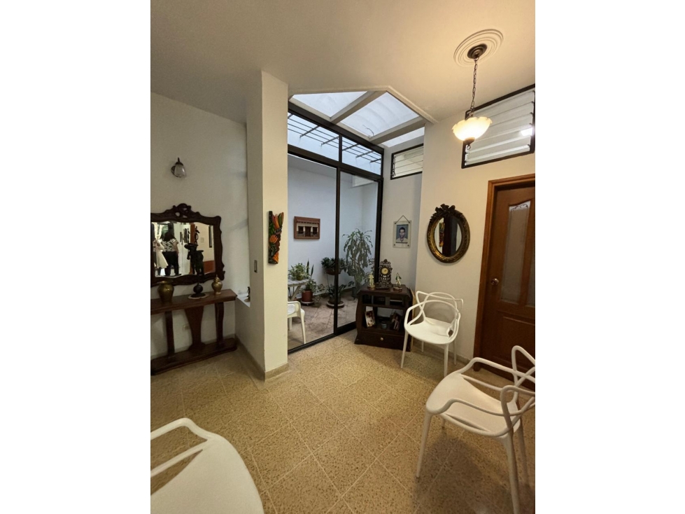 LAURELES CASA PISO1 AMPLIA EN PH CON LA MEJOR UBICACION EXITO