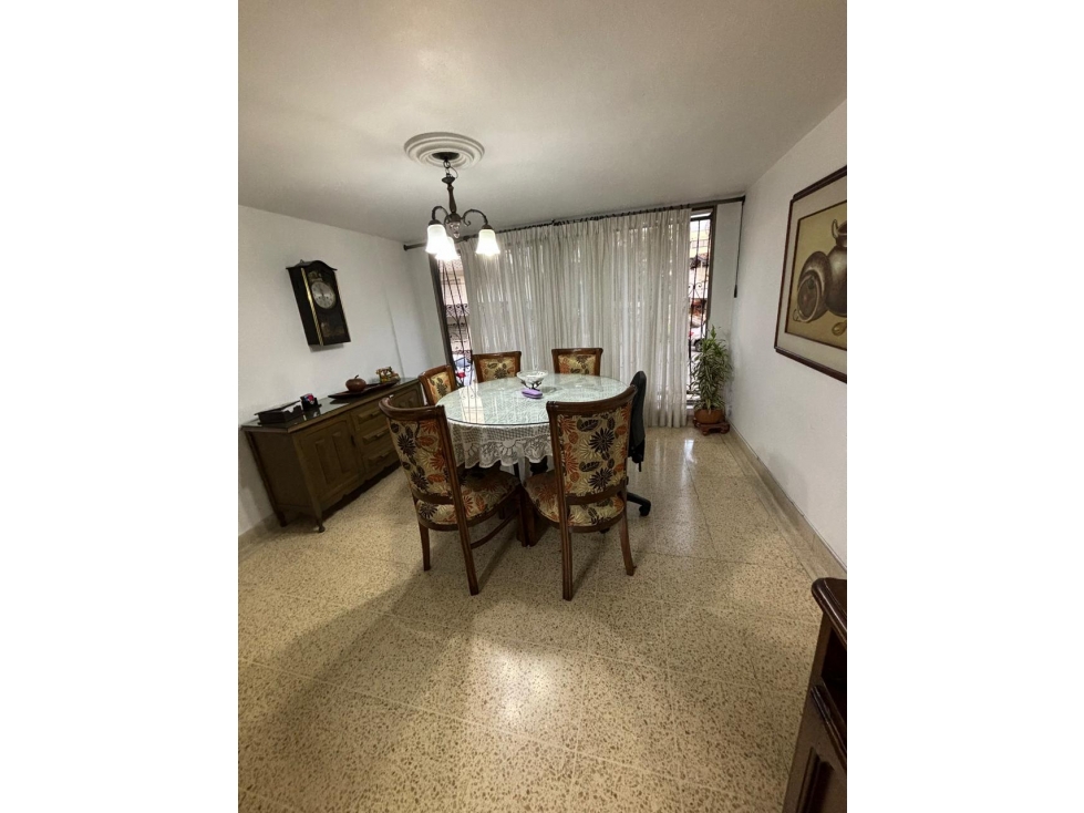 LAURELES CASA PISO1 AMPLIA EN PH CON LA MEJOR UBICACION EXITO — foto 2