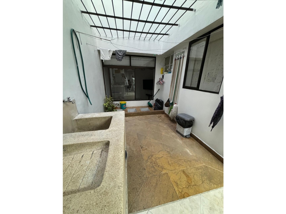 LAURELES CASA PISO1 AMPLIA EN PH CON LA MEJOR UBICACION EXITO — foto 3