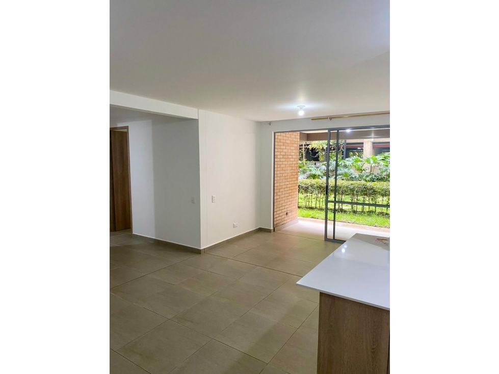 SABANETA EXCELENTE APTO PISO BAJO EN UNIDAD COMPLETA SECTOR SAN JOSE