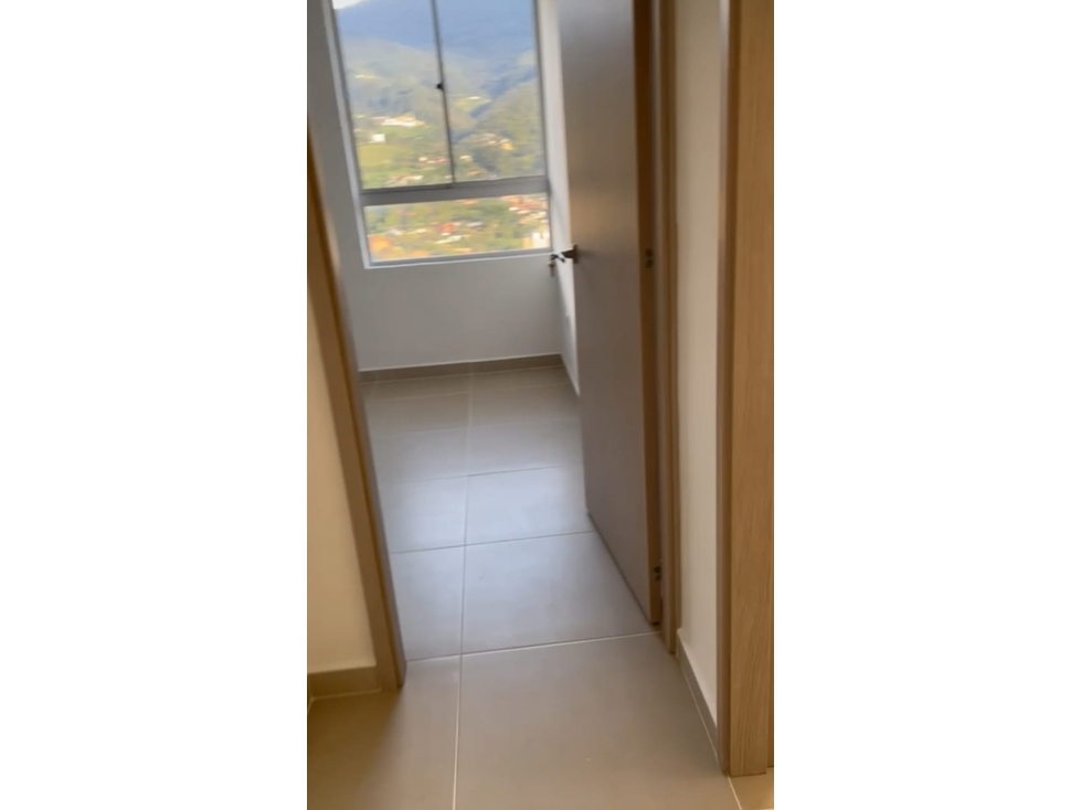 SABANETA EXCELENTE APTO CON LA MEJOR VISTA Y EN EL SECTOR LA DOCTORA — foto 2