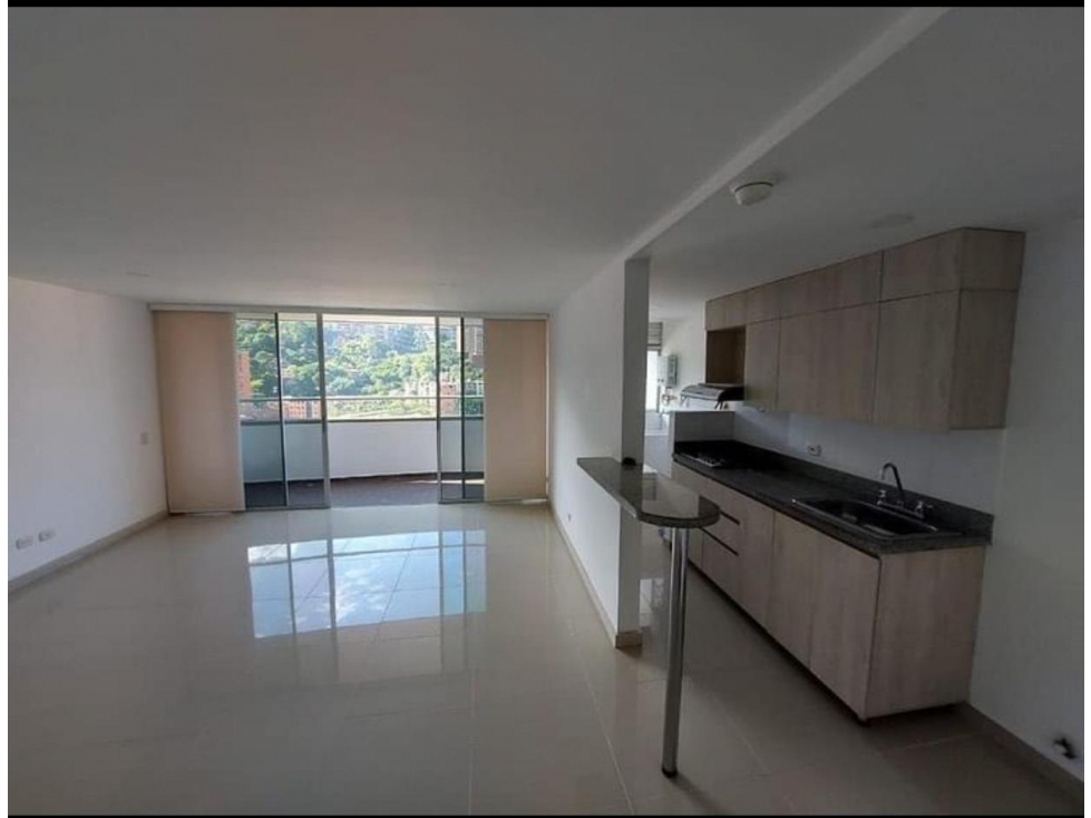 ENVIGADO EXCELENTE APTO MUY AMPLIO CON UBICACION Y BUENA VISTA
