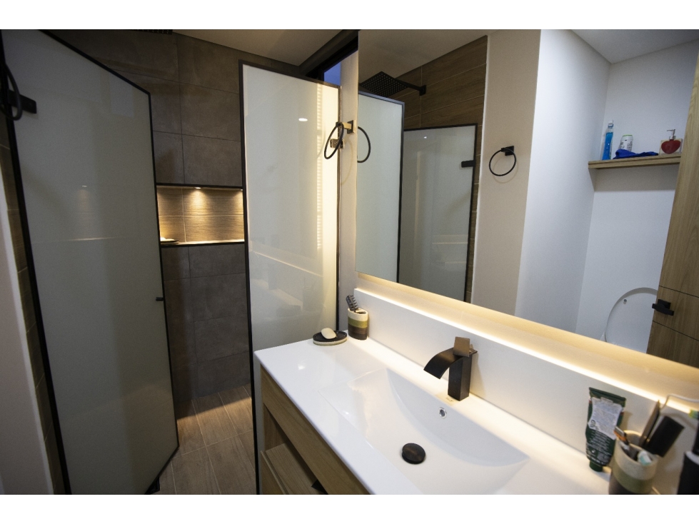 VENTA DE MODERNO APARTAMENTO COMPLETAMENTE AMOBLADO- BELEN