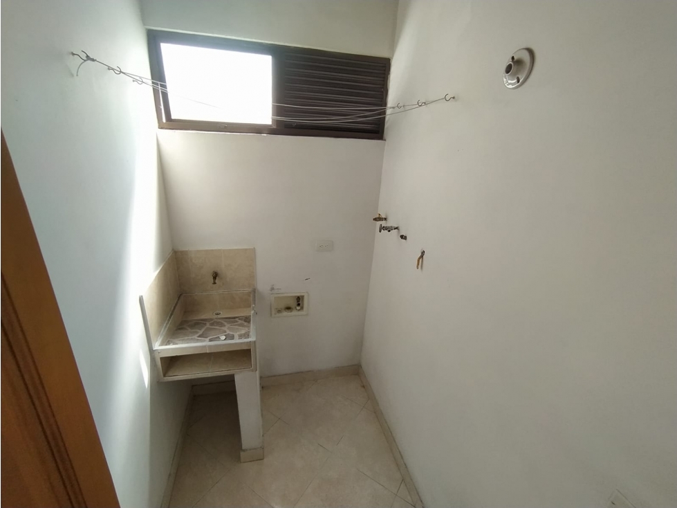 AMPLIO APARTAMENTO PISO 4 CON BALCÓN- BELEN SAN BERNARDO