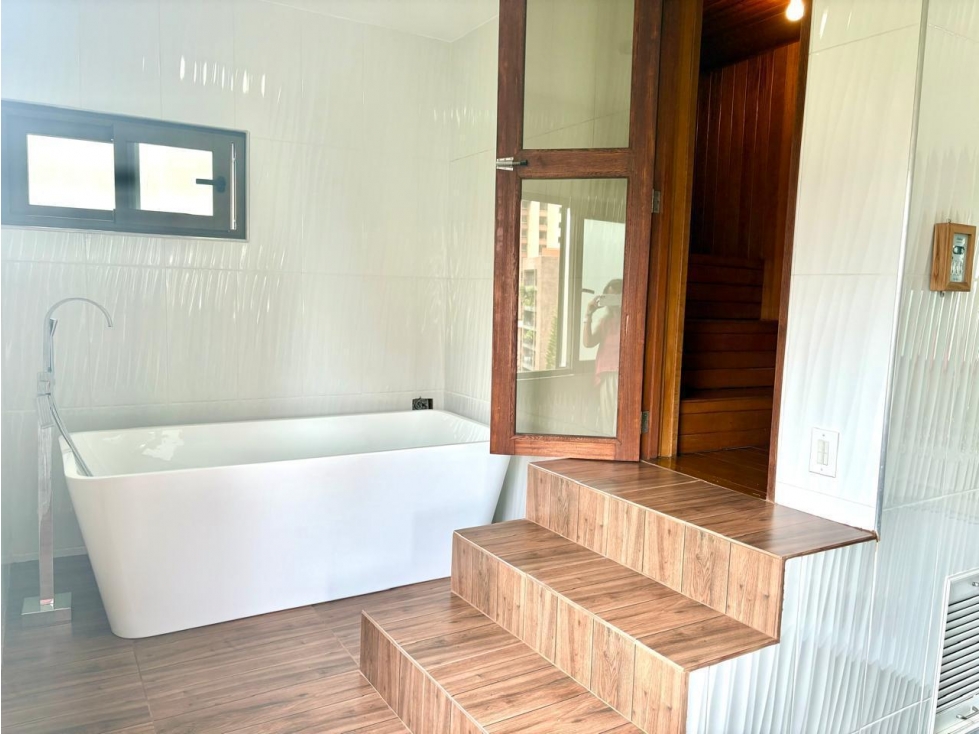 Venta Espectacular Penthouse dúplex Poblado La Tomatera