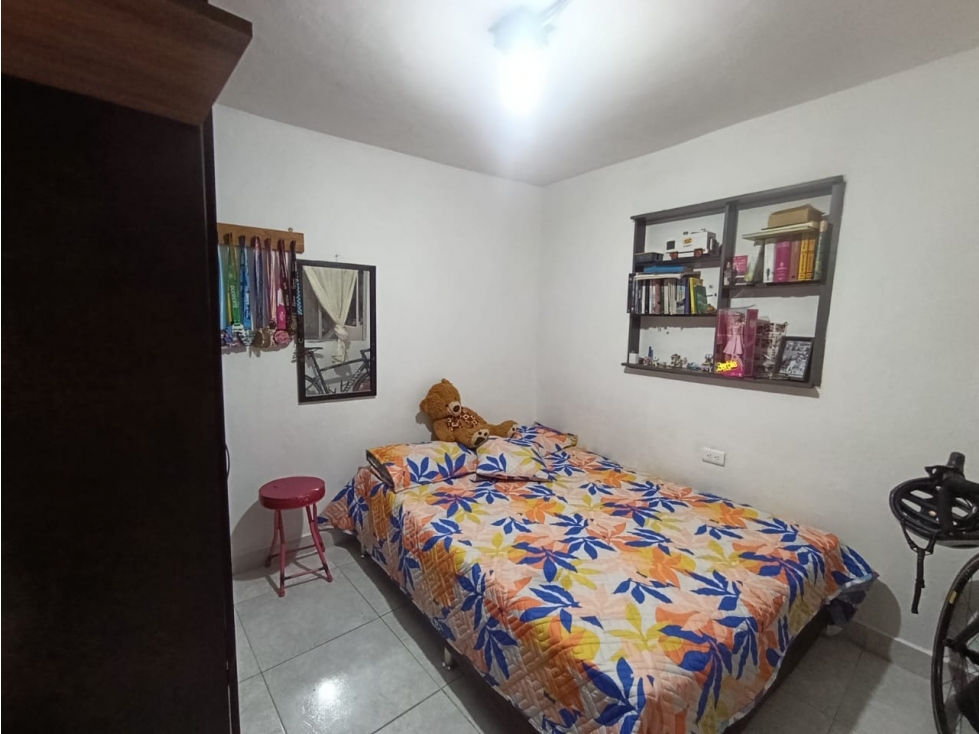VENTA CASA CON AMPLIOS ESPACIOS Y SOTANO -EL SALVADOR — foto 2