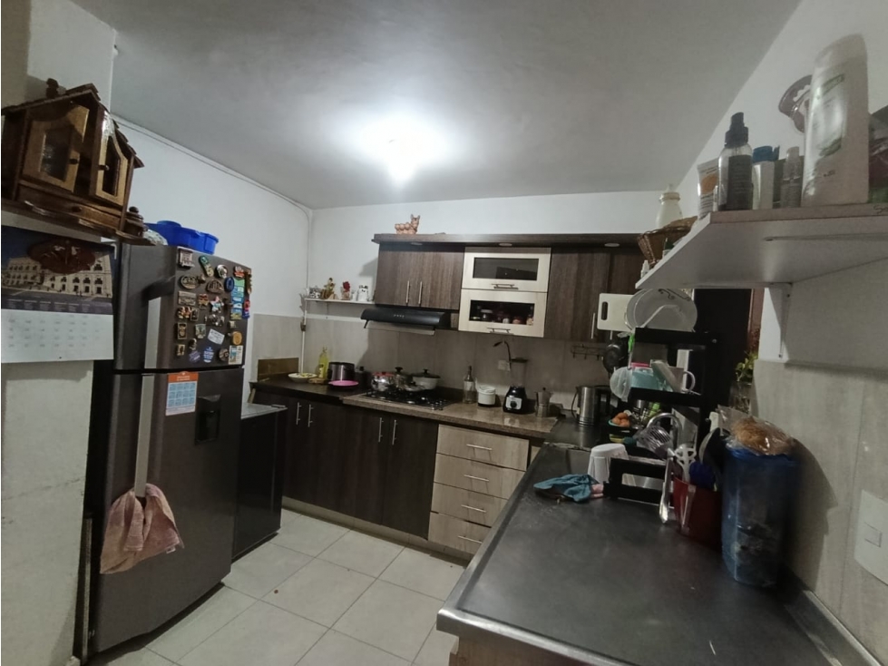 VENTA CASA CON AMPLIOS ESPACIOS Y SOTANO -EL SALVADOR — foto 3