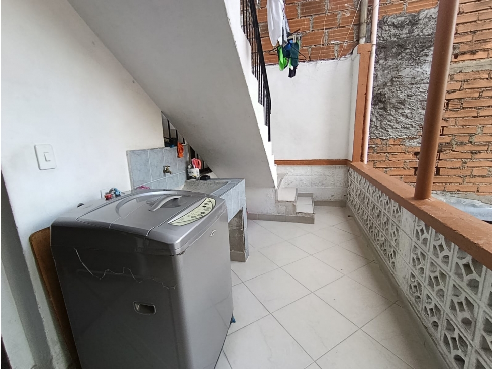 CASA AMPLIA -BONITA Y CON DOS BALCONES -BUENOS AIRES — foto 4