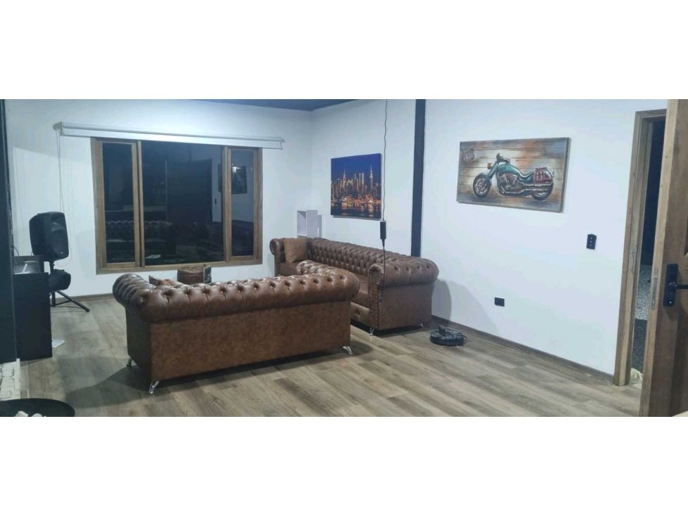 Venta de hermosa casa en santa.elena vereda el plan