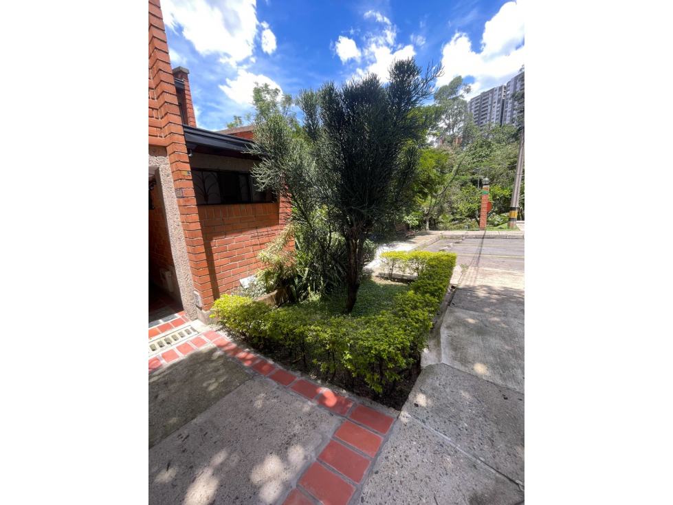 VENTA CASA ENVIGADO LA ABADIA 3 NIVELES (BASEMENT) RENTANDO — foto 3