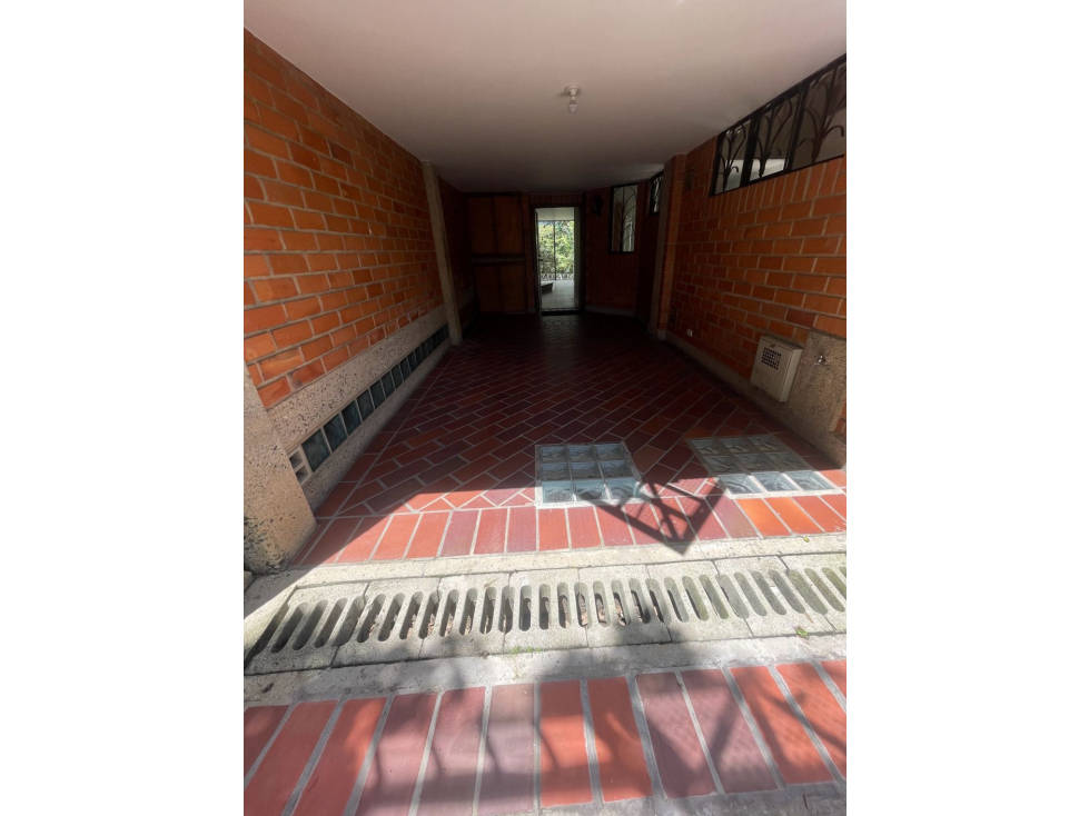 VENTA CASA ENVIGADO LA ABADIA 3 NIVELES (BASEMENT) RENTANDO — foto 5