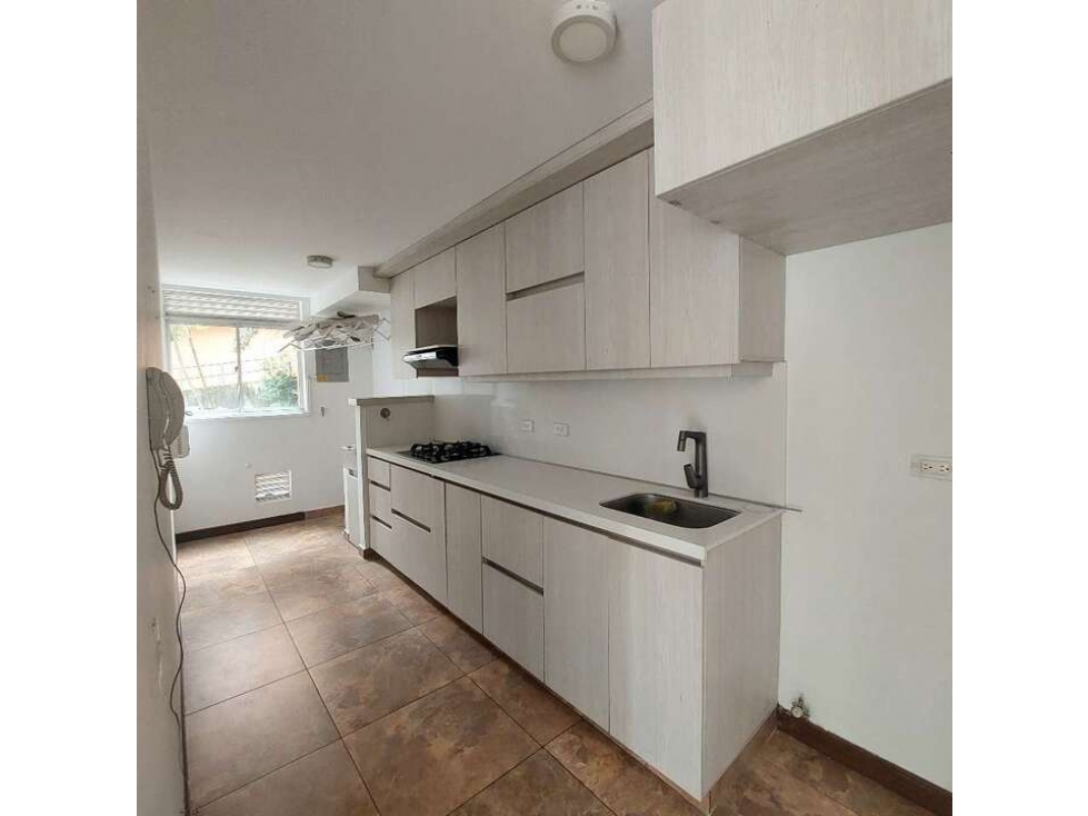 Vendo apartamento en el Poblado, sector La Frontera, zona plana. — foto 6
