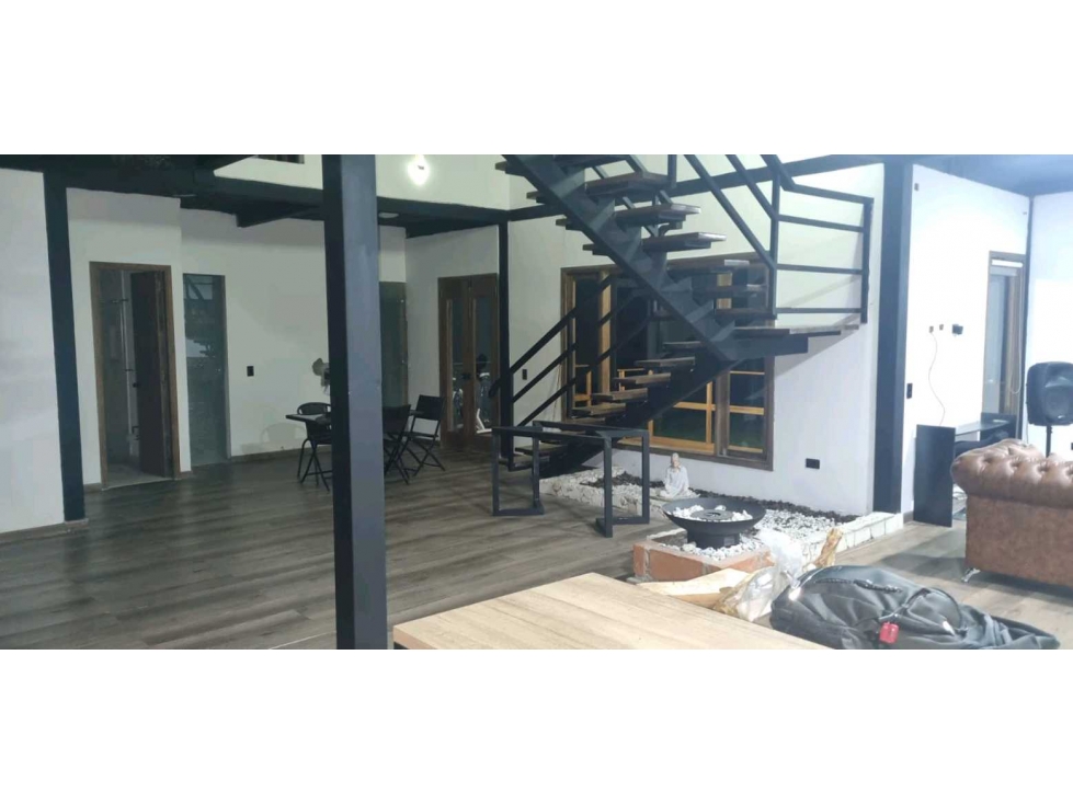 Venta de hermosa casa en santa.elena vereda el plan — foto 2