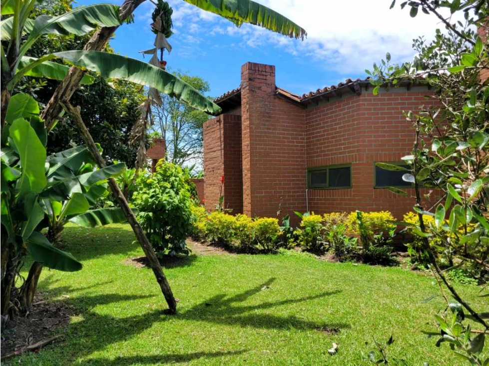 Finca Marinilla /4200 m2 lote/Casa 300 m2 -Apto 60 m2 $1.600.000.000