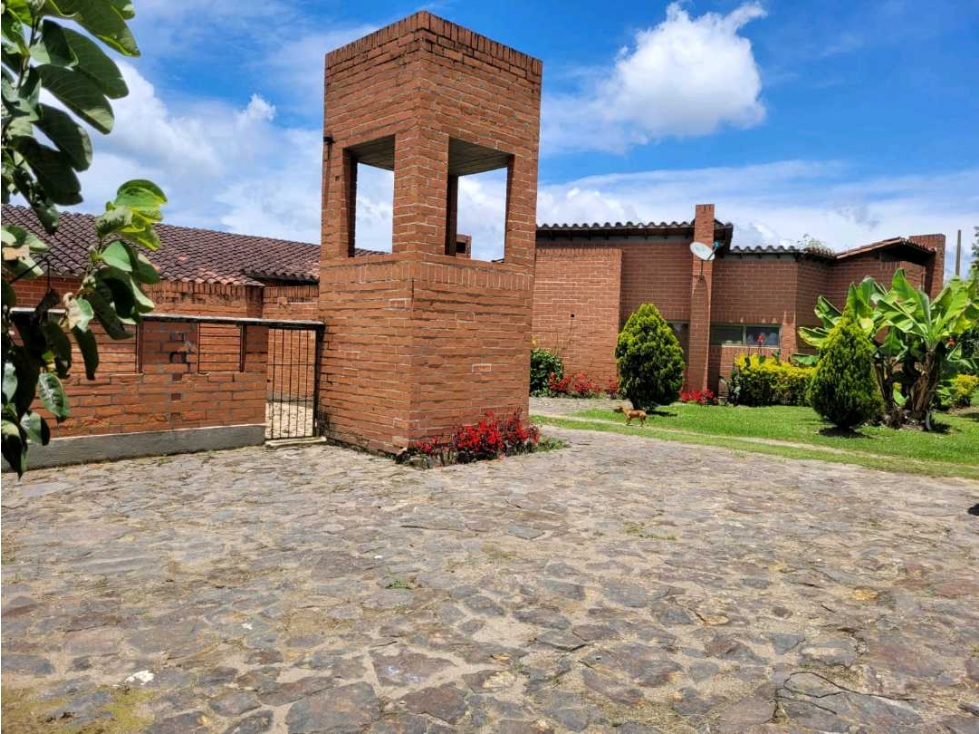 Finca Marinilla /4200 m2 lote/Casa 300 m2 -Apto 60 m2 $1.600.000.000 — foto 2