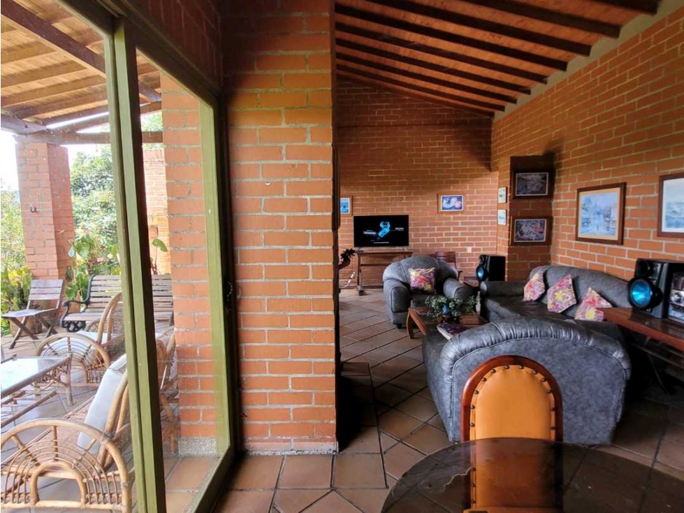 Finca Marinilla /4200 m2 lote/Casa 300 m2 -Apto 60 m2 $1.600.000.000 — foto 3