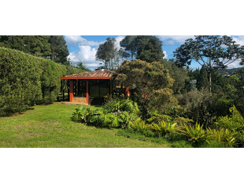 Vendo finca Santa Elena 7157 m2 con 2 casas / $1.390.000.000