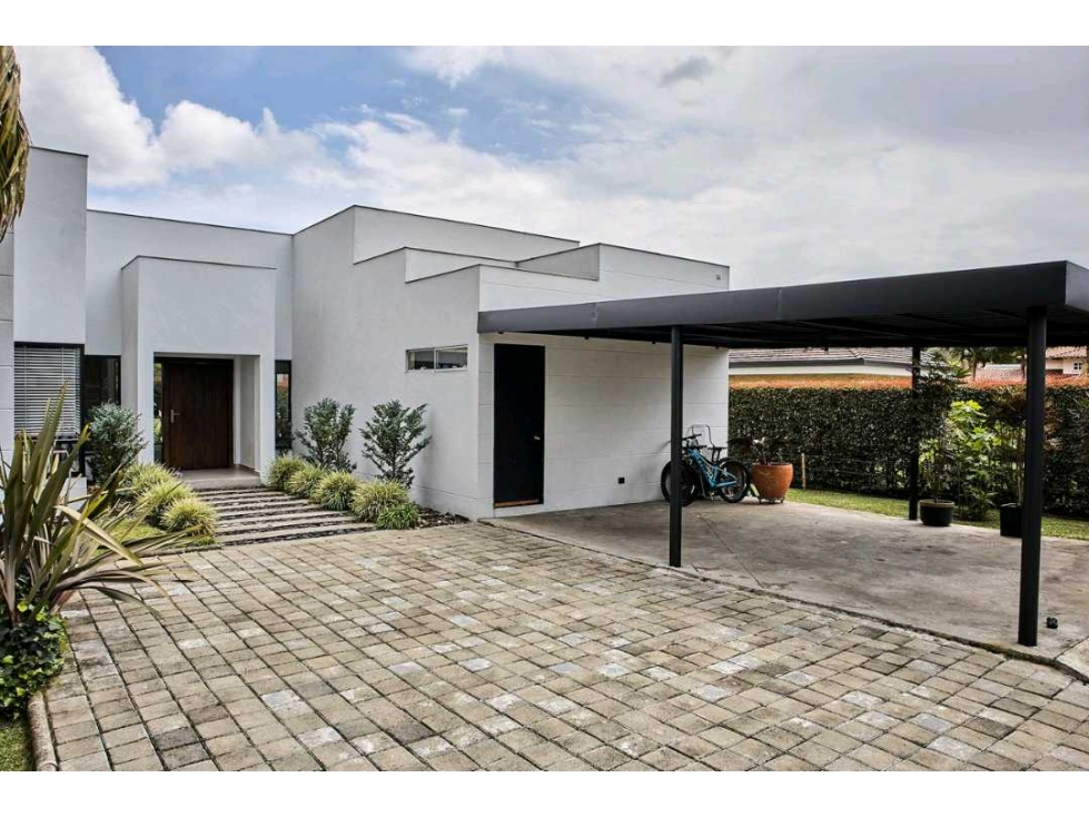 Hermosa casa en un solo nivel, en el corazón de llanogrande