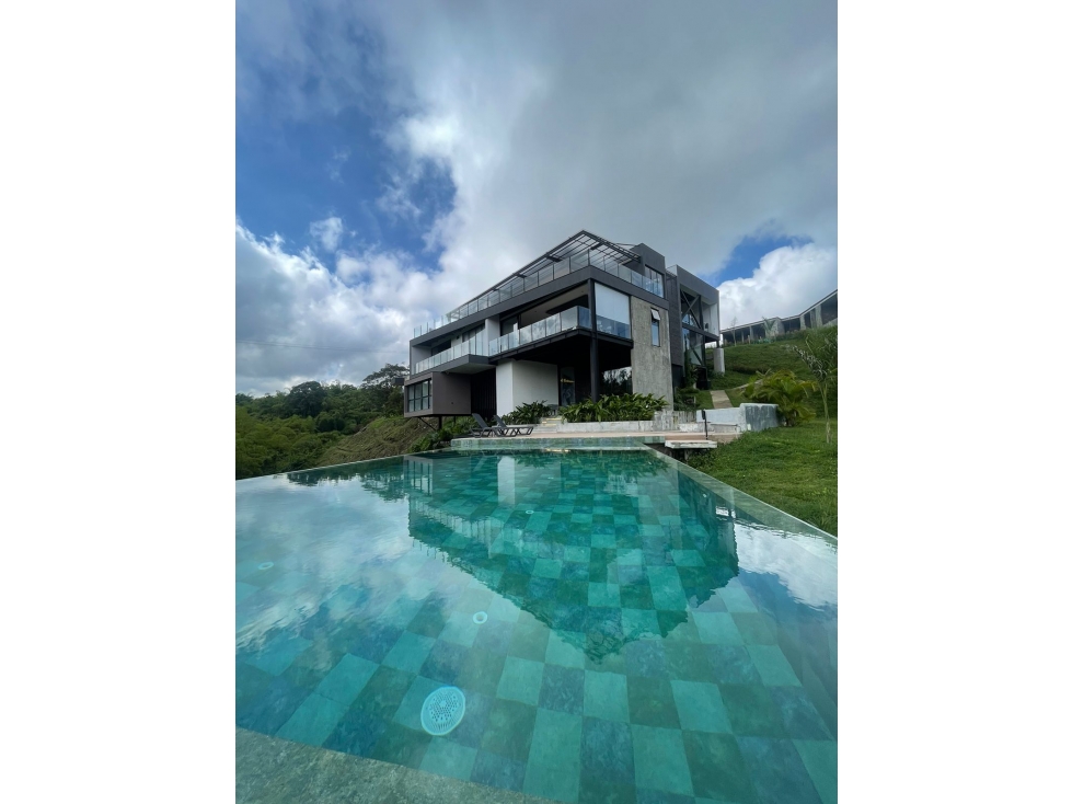 Casa campestre en condominio para la venta en la Via Armenia, Pereira