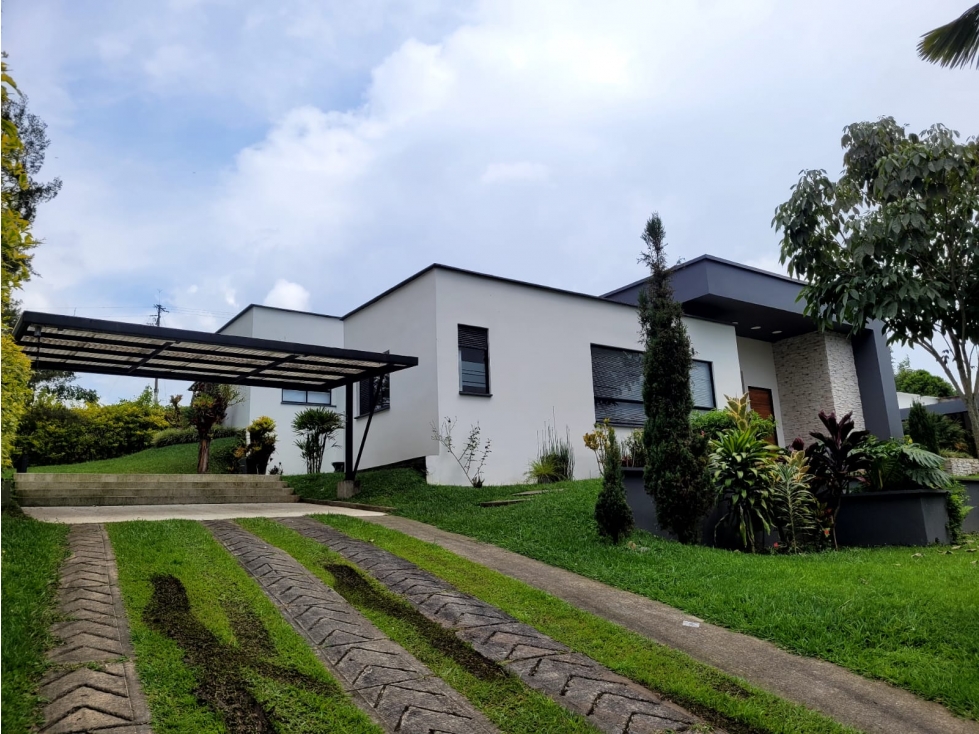 Casa campestre en condominio para la venta en la Via Armenia, Pereira