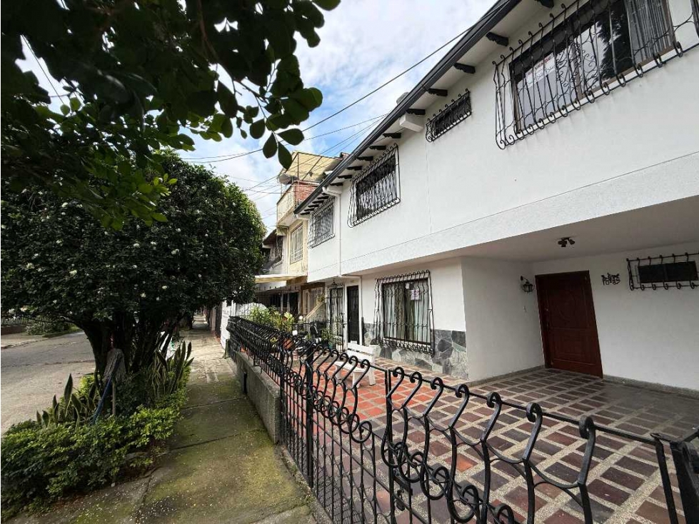 CASA EN VENTA EN CAPRI SUR DE CALI (JP)