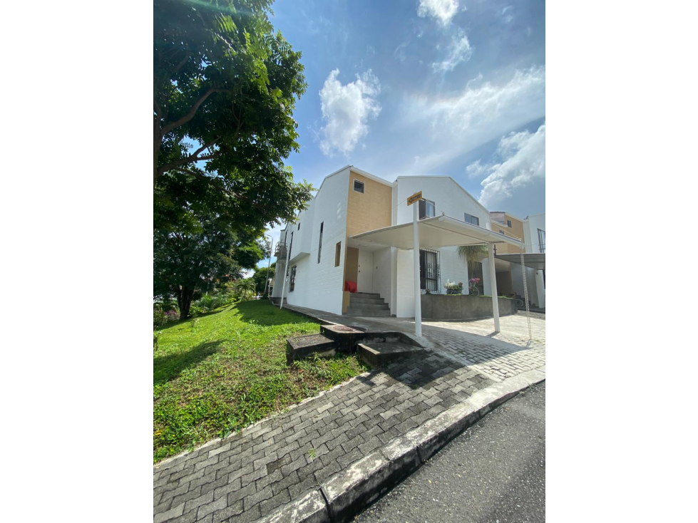 Casa esquinera en Conjunto Residencial Coralina, Av. Sur, Pereira!!! — foto 2