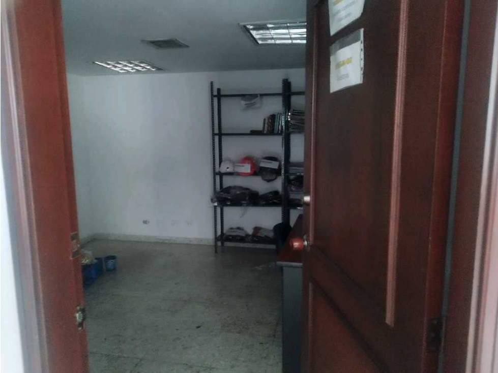 VENDO O ALQUILO EDIFICIO CON PERMISO MIXTO EN EL NORTE ZONA INDUSTRICS — foto 6