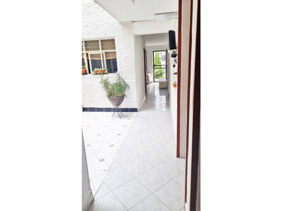 CASA EN VENTA EN LIMITES NOGAL Y MIRAVALLE PRIMER PISO EN P.H. — foto 3