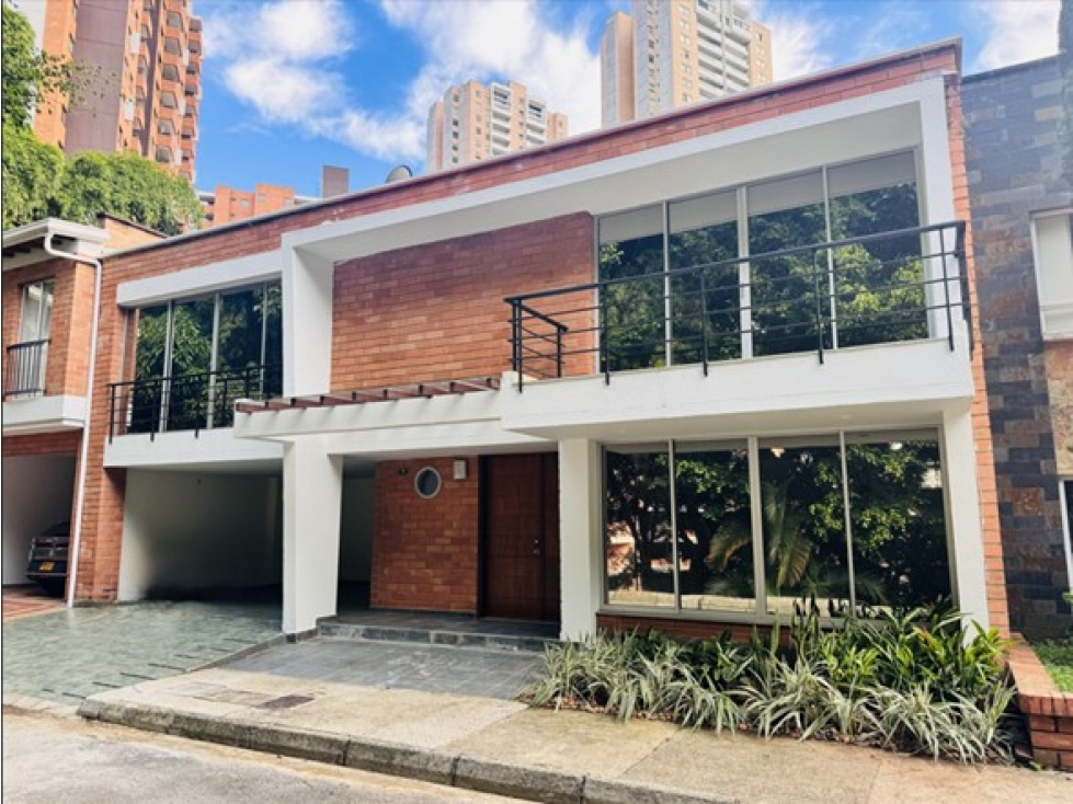 CASA DE 2 NIVELES EN VENTA EN UNIDAD CERRADA EN SABANETA