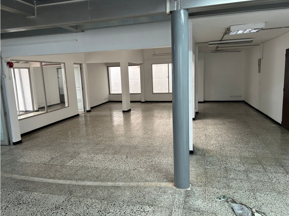CASA UNIFAMILIAR EN VENTA 2 NIVELES CON LOCAL EL POBLADO PATIO BONITO — foto 5