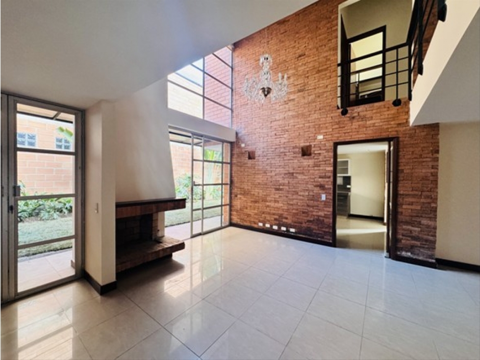 CASA DE 2 NIVELES EN VENTA EN UNIDAD CERRADA EN SABANETA — foto 4