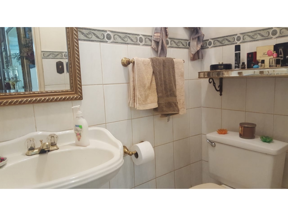 Venta de casa en Llanos de Curundu