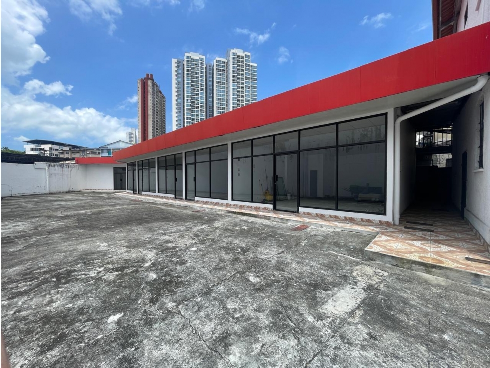 Venta de Plaza Comercial en Ernesto T. Lefevre