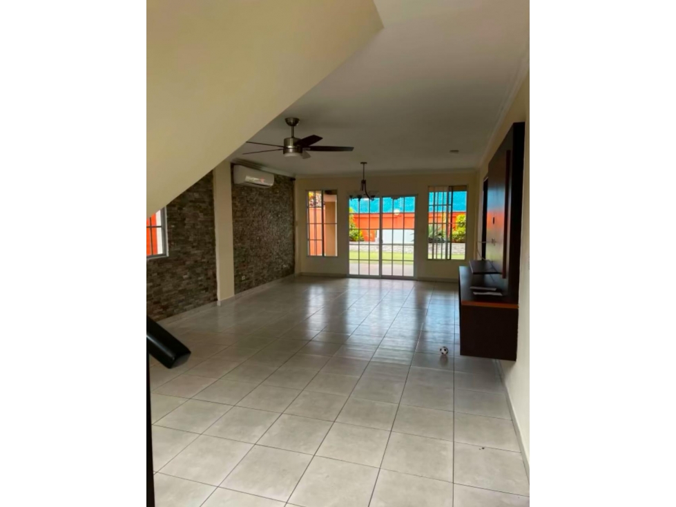 Venta de Casa en Parque Lefevre - 1