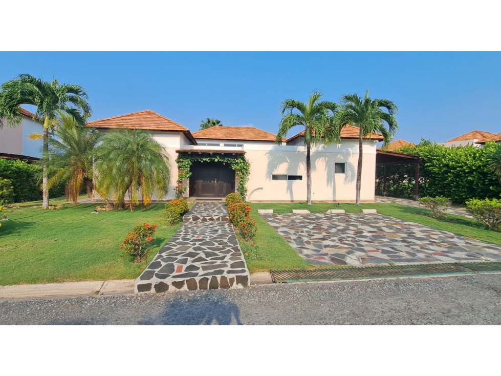 Se Alquila Casa con Piscina en Villas del Decamerón, Panama - 1