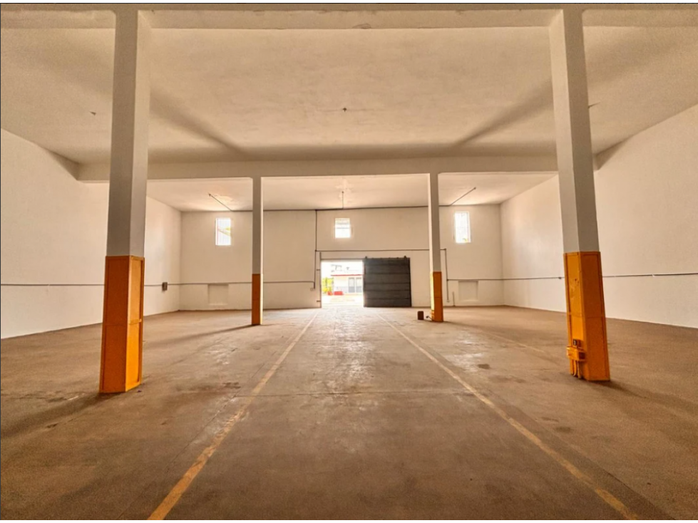 Alquiler de Local Comercial / Bodega Pedregal - 2