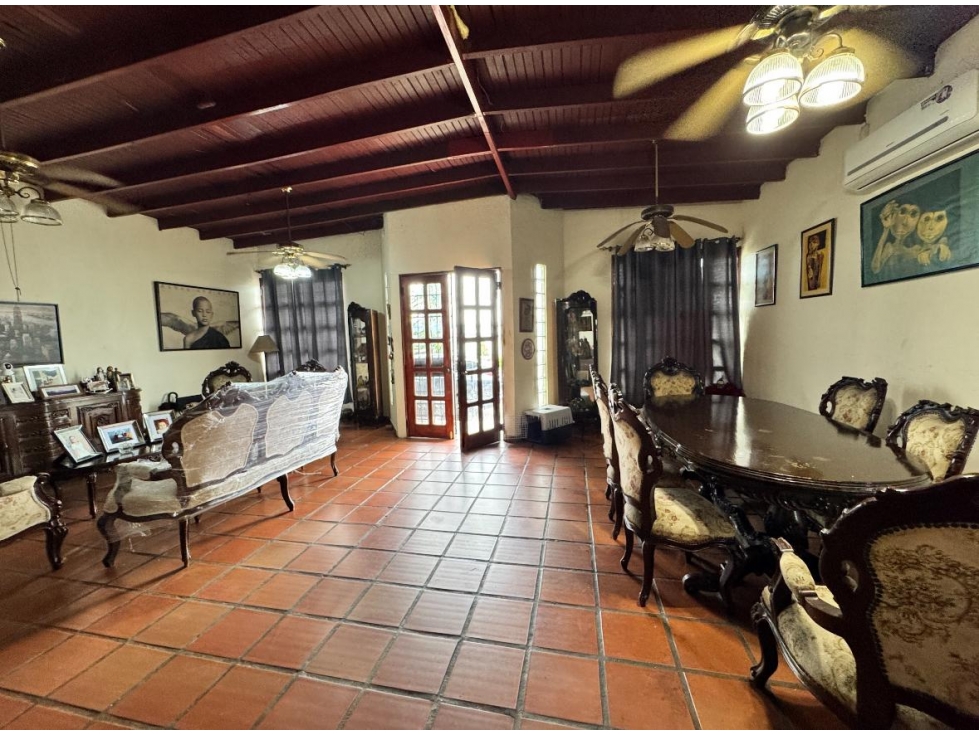 Venta de Residencia con potencial comercial en Las Cumbres — foto 5