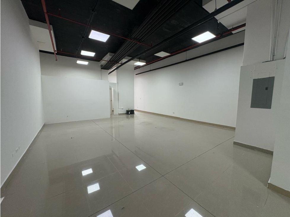 Alquiler de local comercial en Vía Porras — foto 3