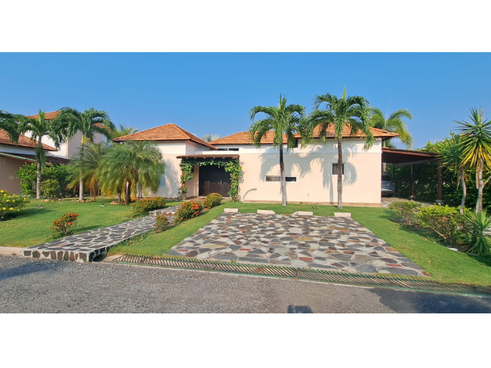 Se Alquila Casa con Piscina en Villas del Decamerón, Panama - 2