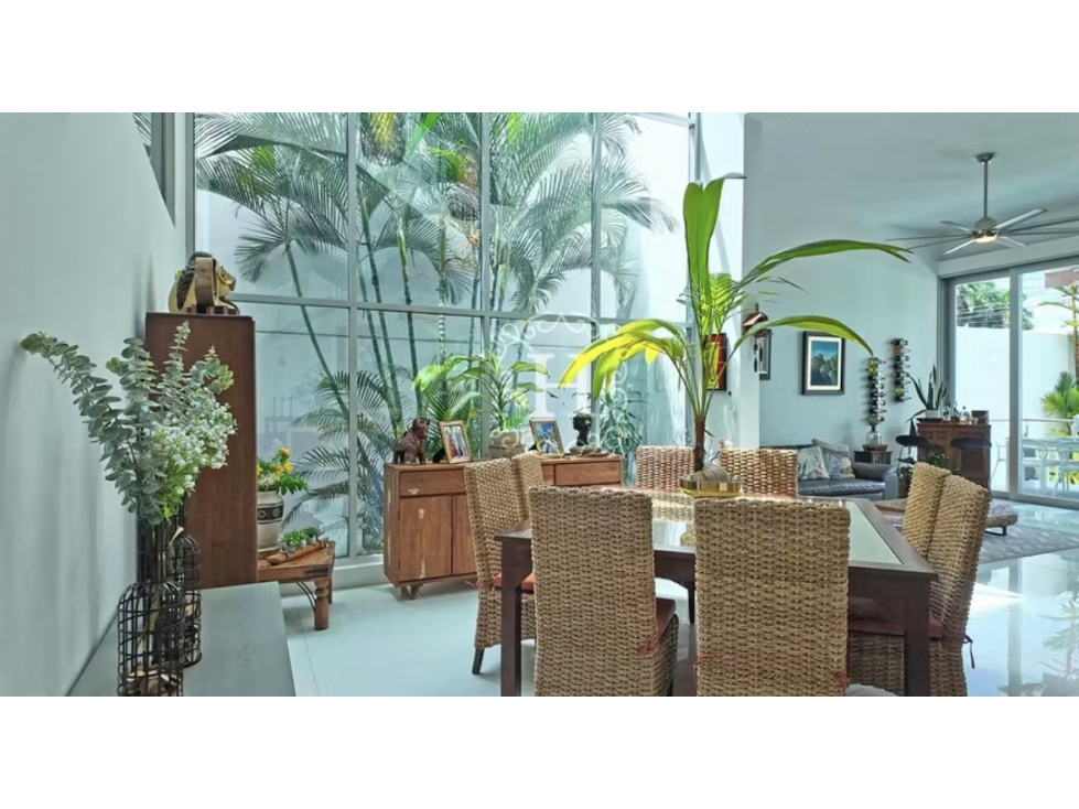 Venta de residencia en Altos del Golf