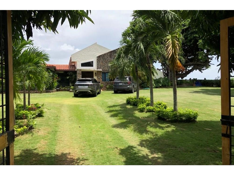 Venta de casa de playa en Costa Esmeralda, San Carlos, Panamá