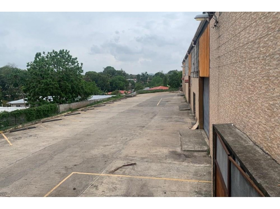 VENTA DE LOCAL COMERCIAL CON DOS GALERAS EN LA CHORRERA, PANAMÁ OESTE - 1