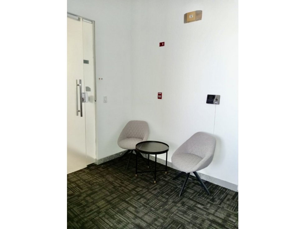 Alquiler de oficina remodelada en Habitats plaza, calle 51, Panamá — foto 5
