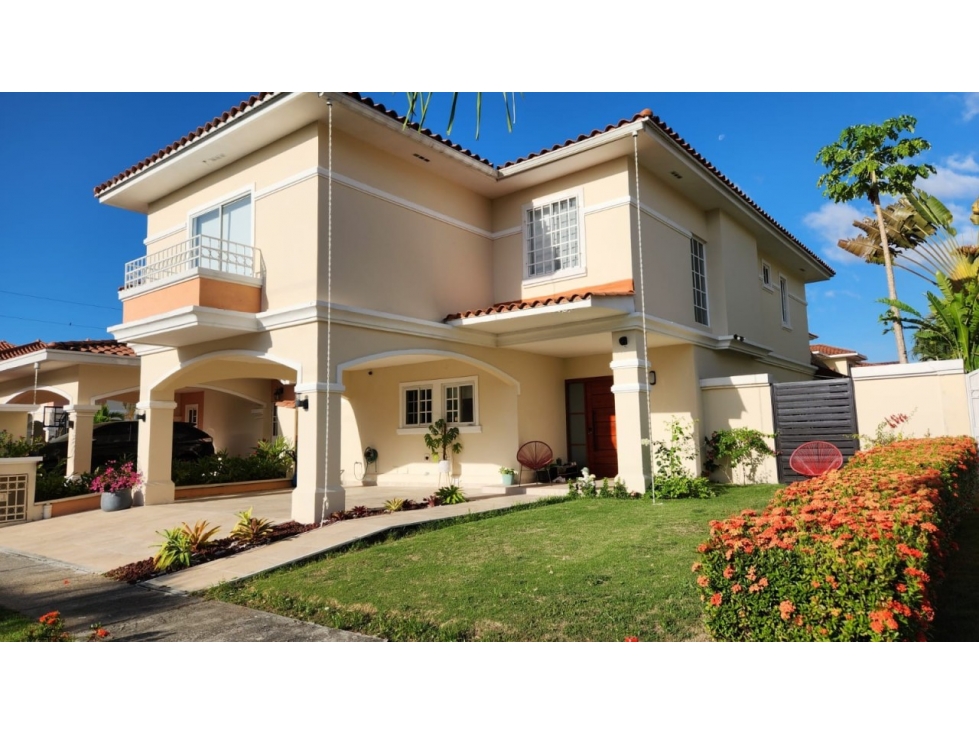 Casa a la venta en barriada cerrada En Villa Valencia, Costa Sur