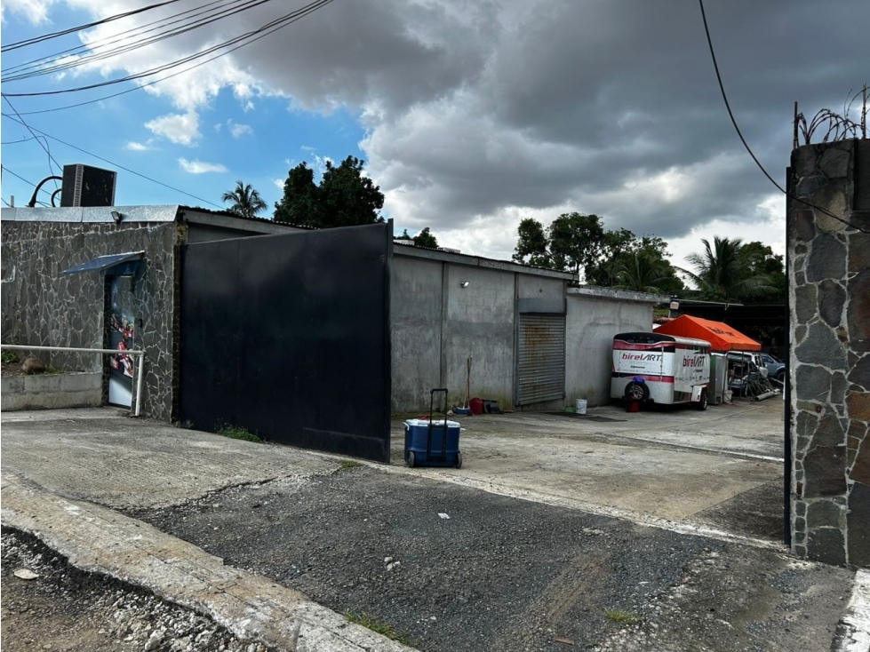 Amplia Galera Comercial en venta Llano Bonito