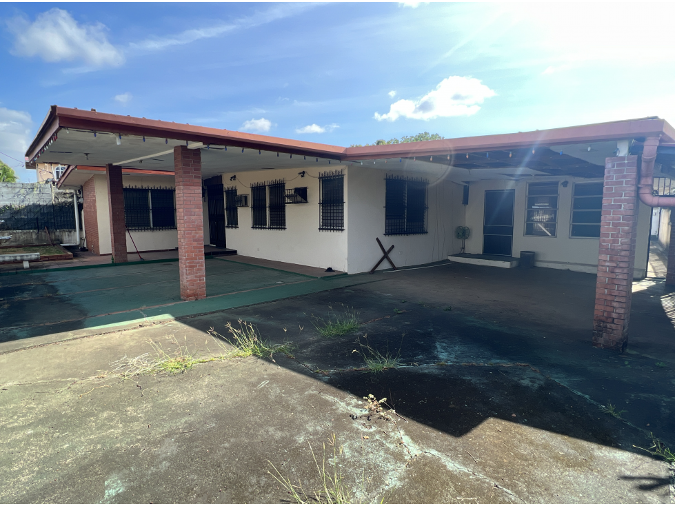 SE VENDE CASA (CIUDAD RADIAL)