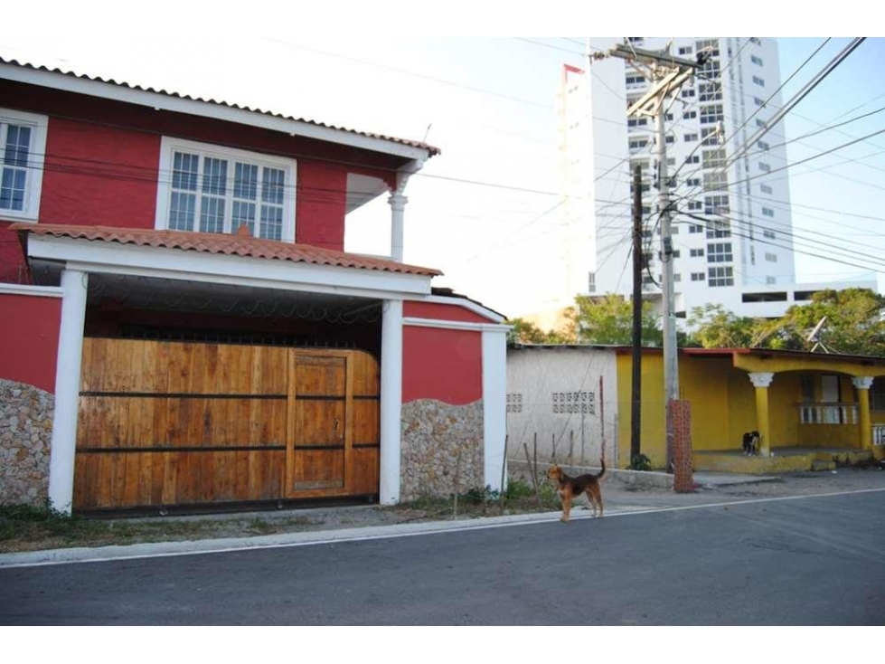Se Vende Casa Frente al Mar en Farallón, Río Hato - 1