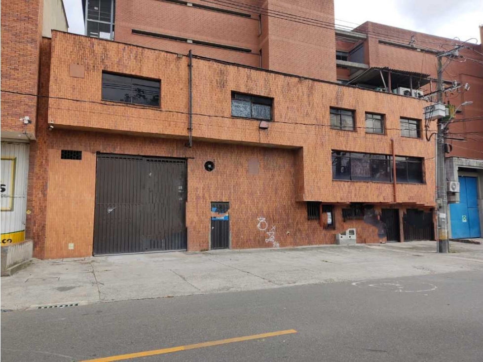 Vendo Bodega con Puerta Camión-Zona Industrial Guayabal